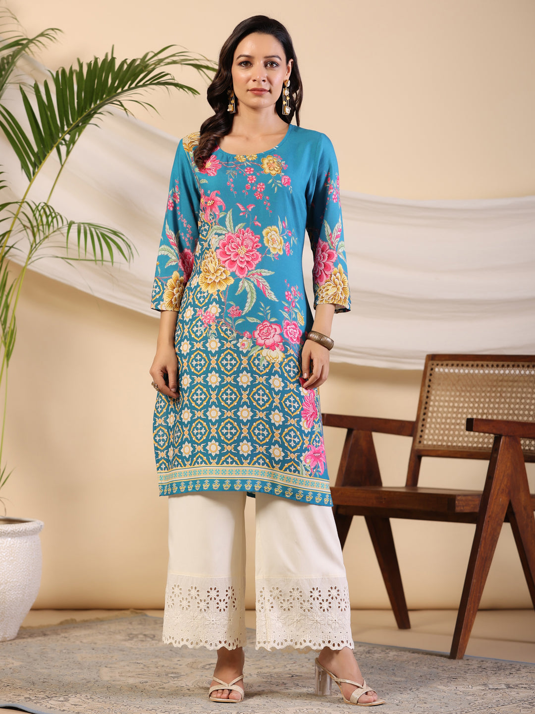 Juniper Women's Blue Rayon Floral Printed Straight Kurta