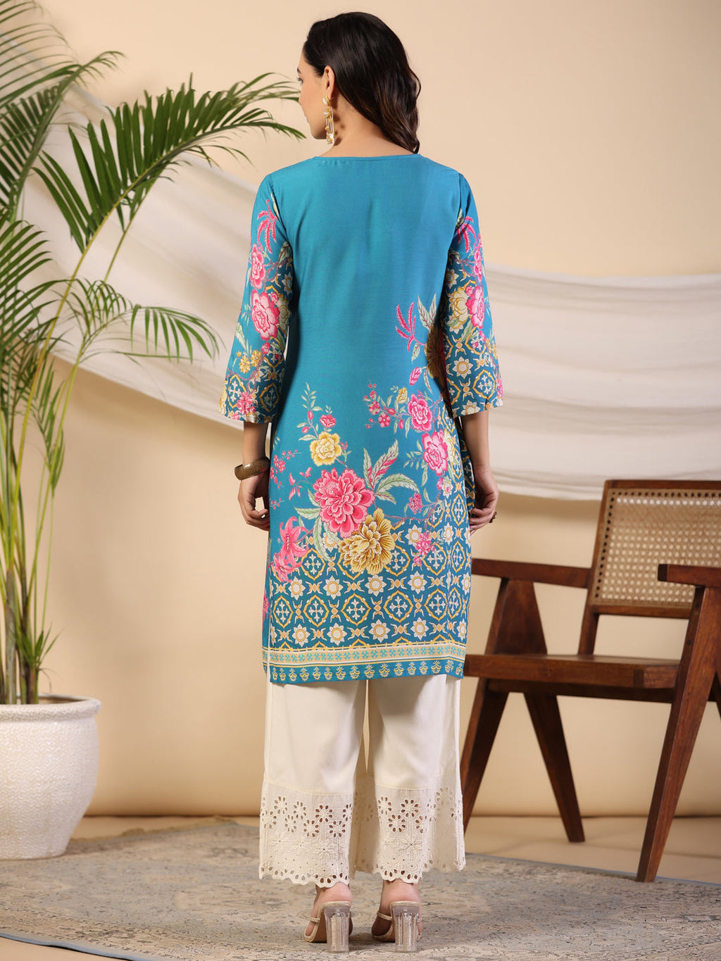 Juniper Women's Blue Rayon Floral Printed Straight Kurta