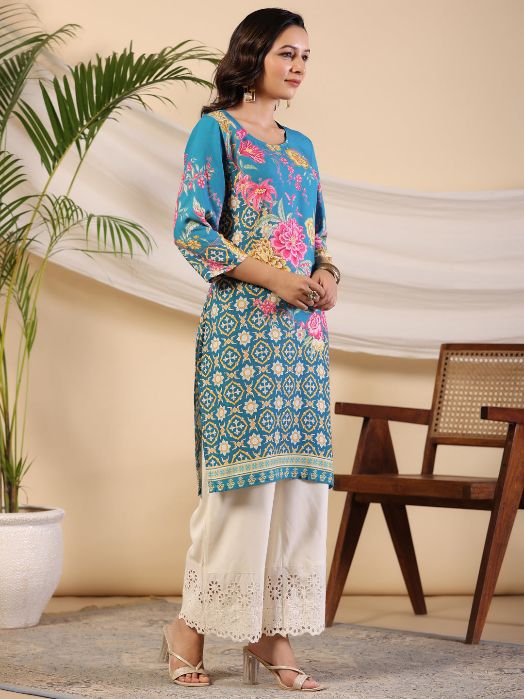 Juniper Women's Blue Rayon Floral Printed Straight Kurta