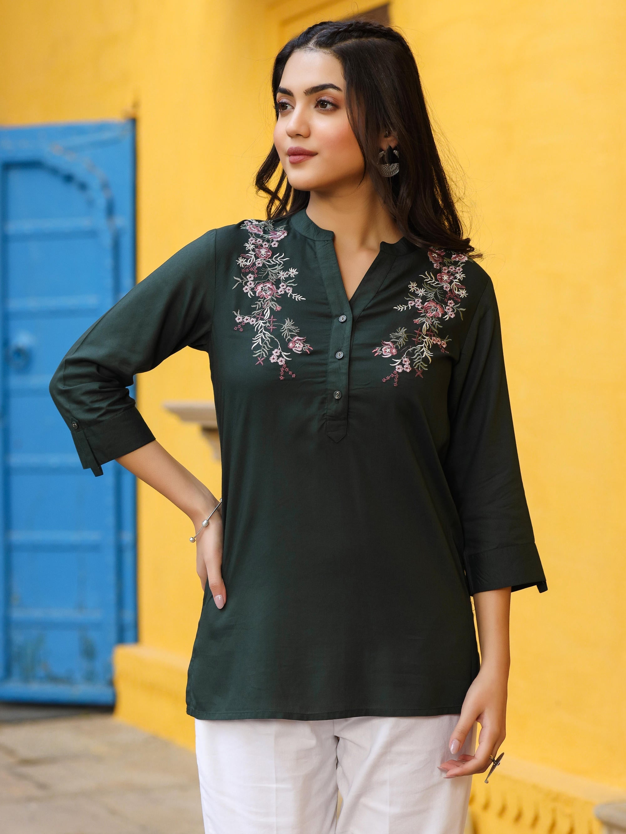 Juniper Women's Green Modal Rayon Embroidered Tunic