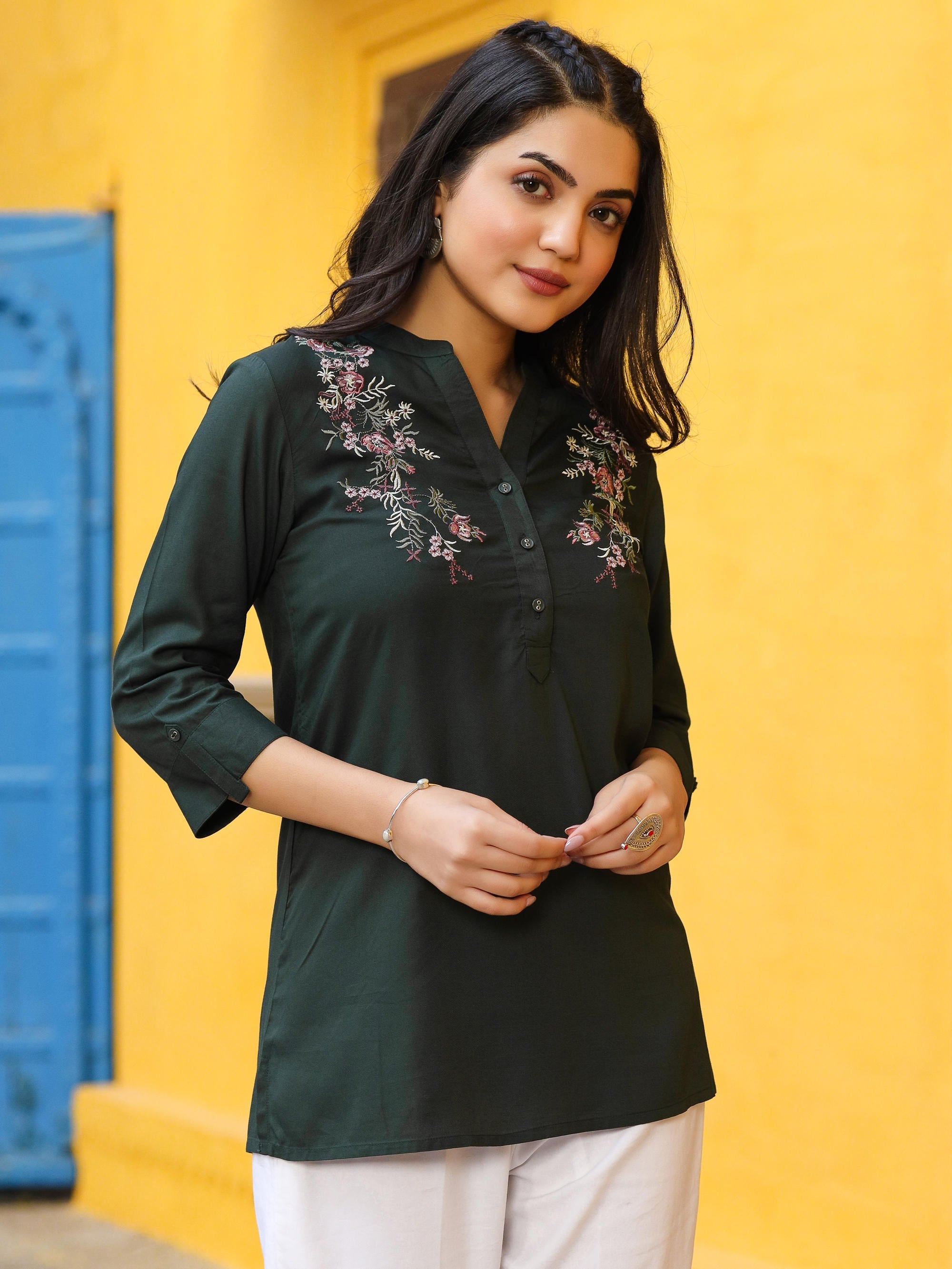 Juniper Women's Green Modal Rayon Embroidered Tunic