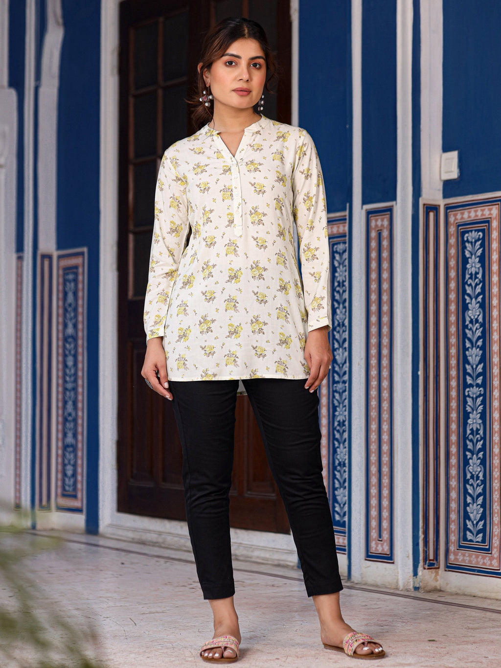 Juniper Women's Pista Green Floral Printed Tunic in Rayon