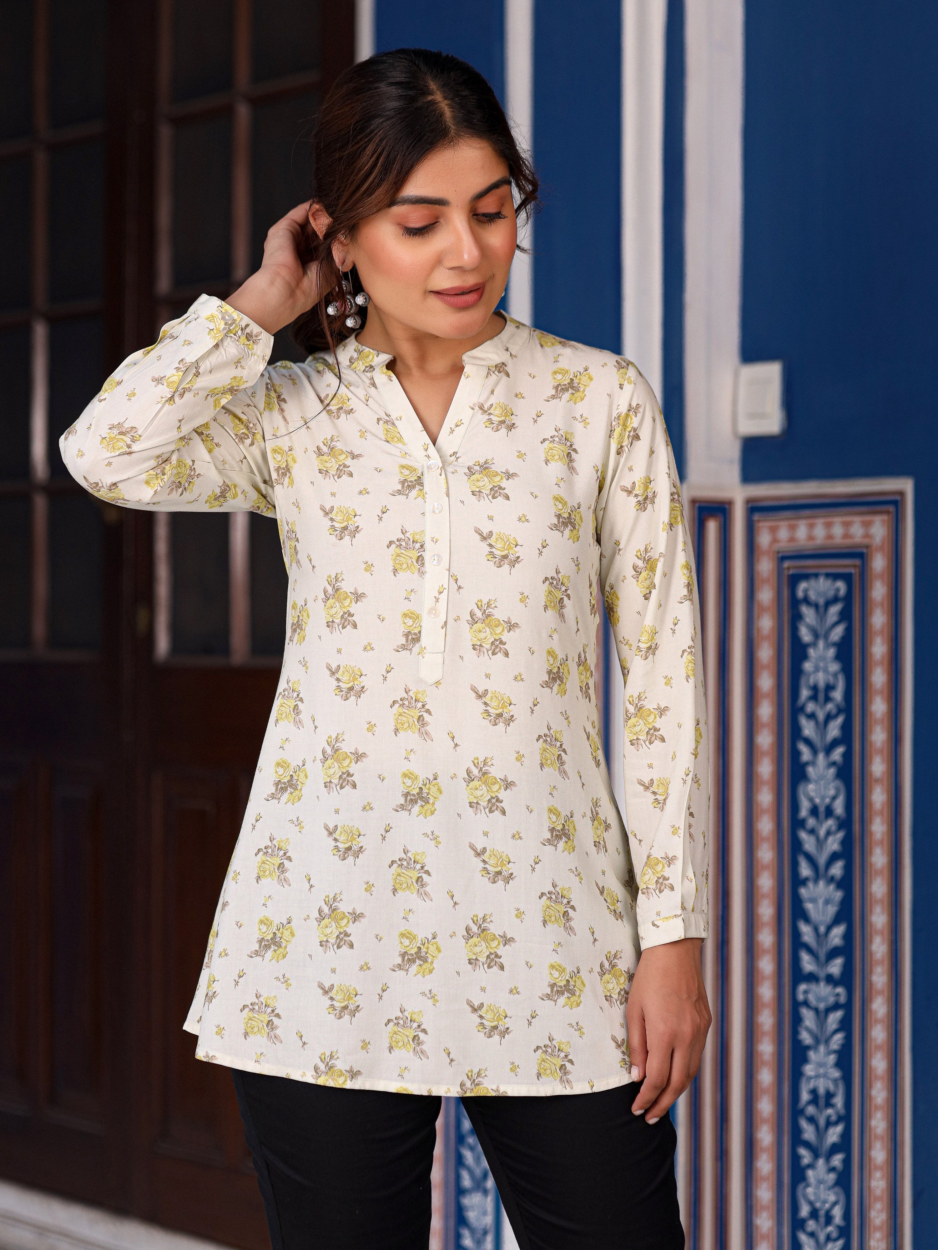 Juniper Women's Pista Green Floral Printed Tunic in Rayon
