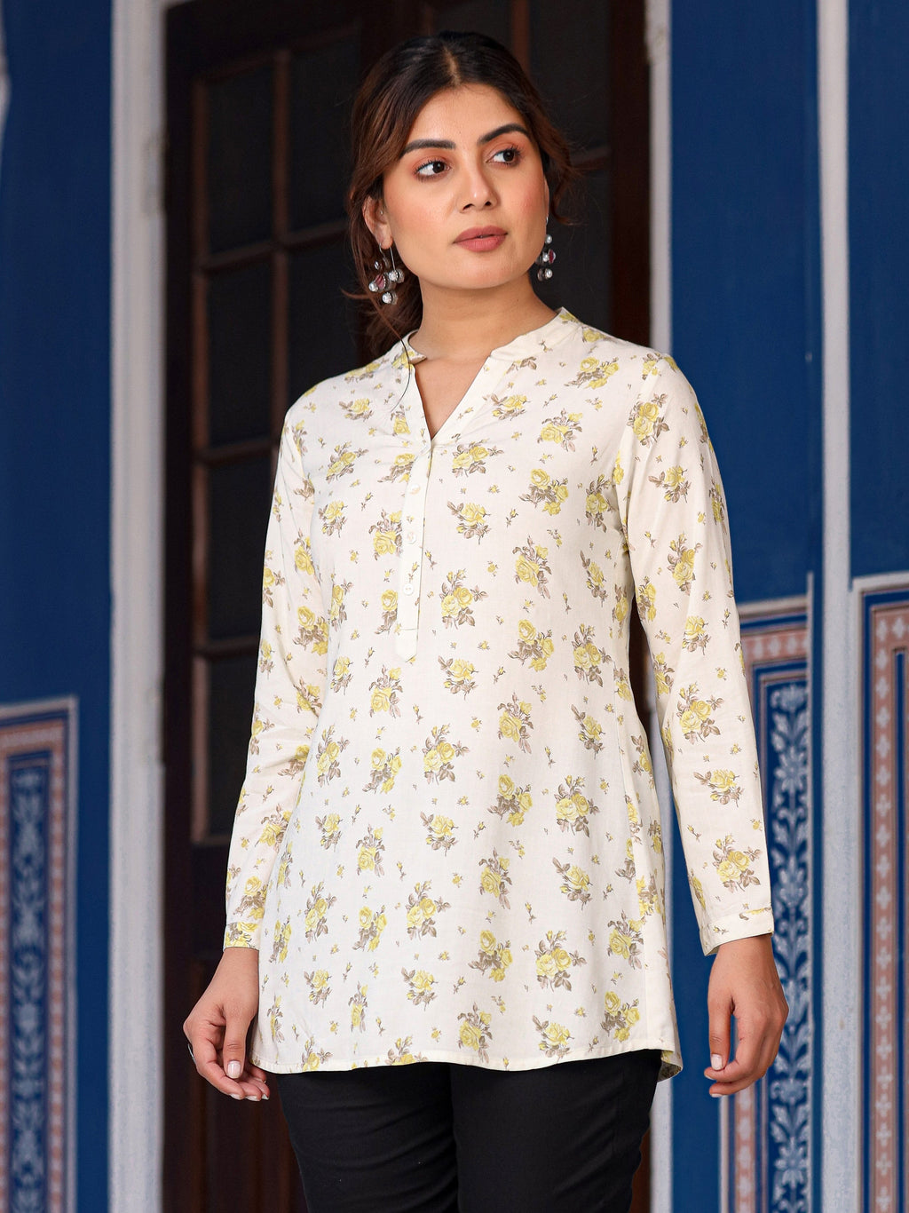 Juniper Women's Pista Green Floral Printed Tunic in Rayon