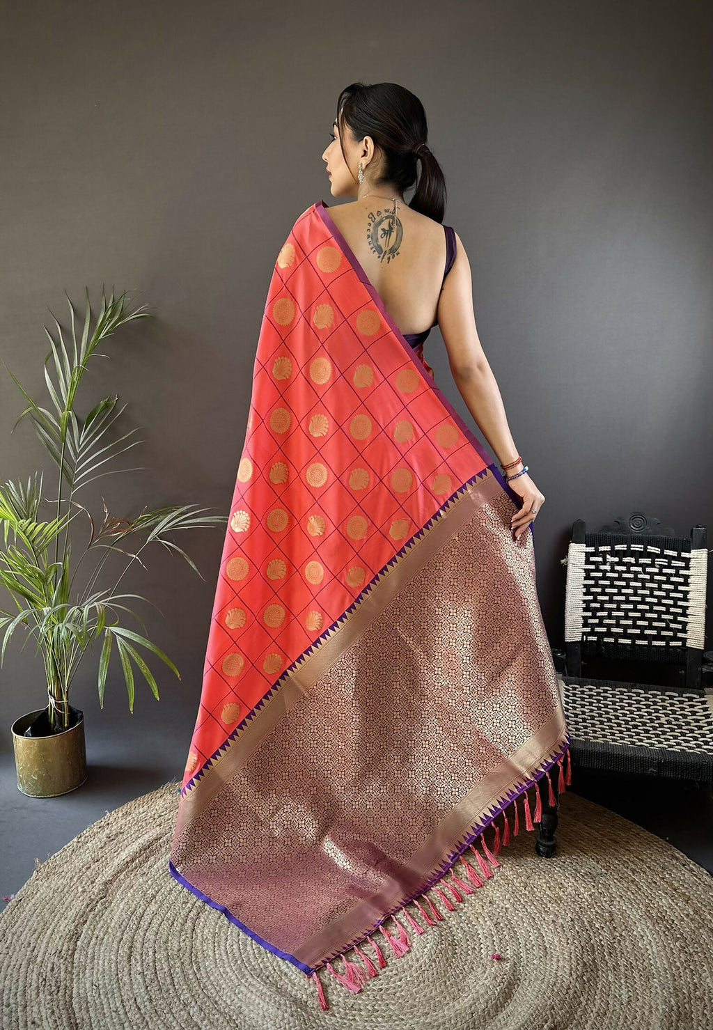 Joban Fashion Pink Checked & Circular Motifs Soft Silk Banarasi Saree - Distacart
