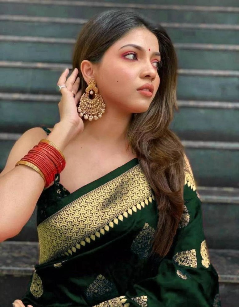 Vamika Weaving Banarasi Jacquard Green Kanjivaram Saree
