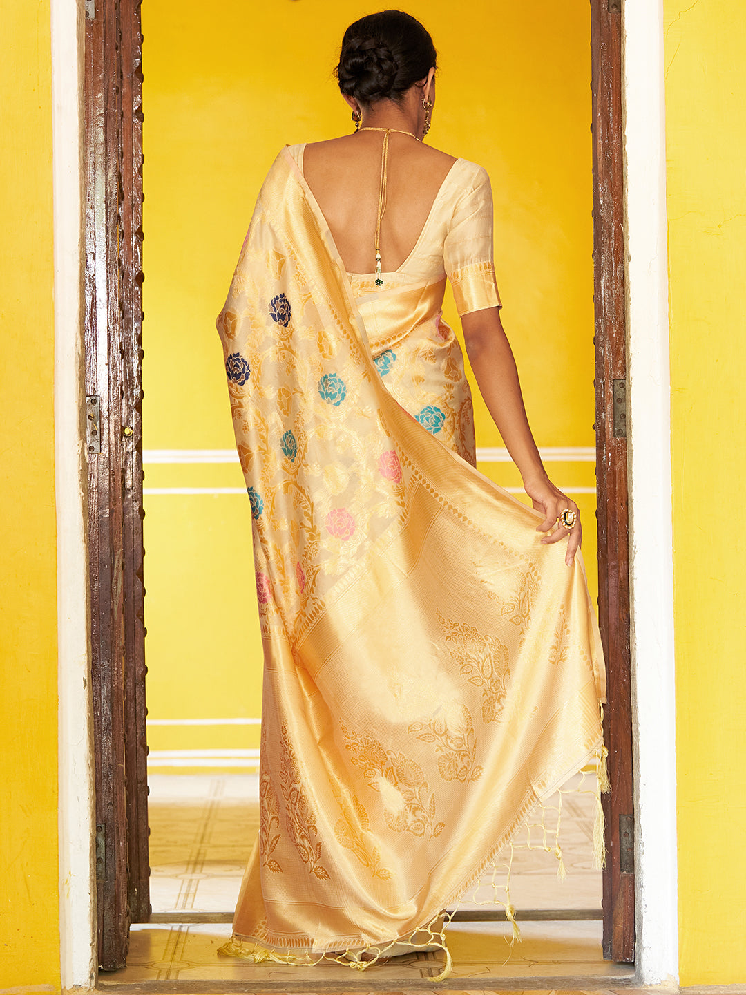 Janasya Cream Banarasi Silk Woven Floral Design Banarasi Saree - Distacart