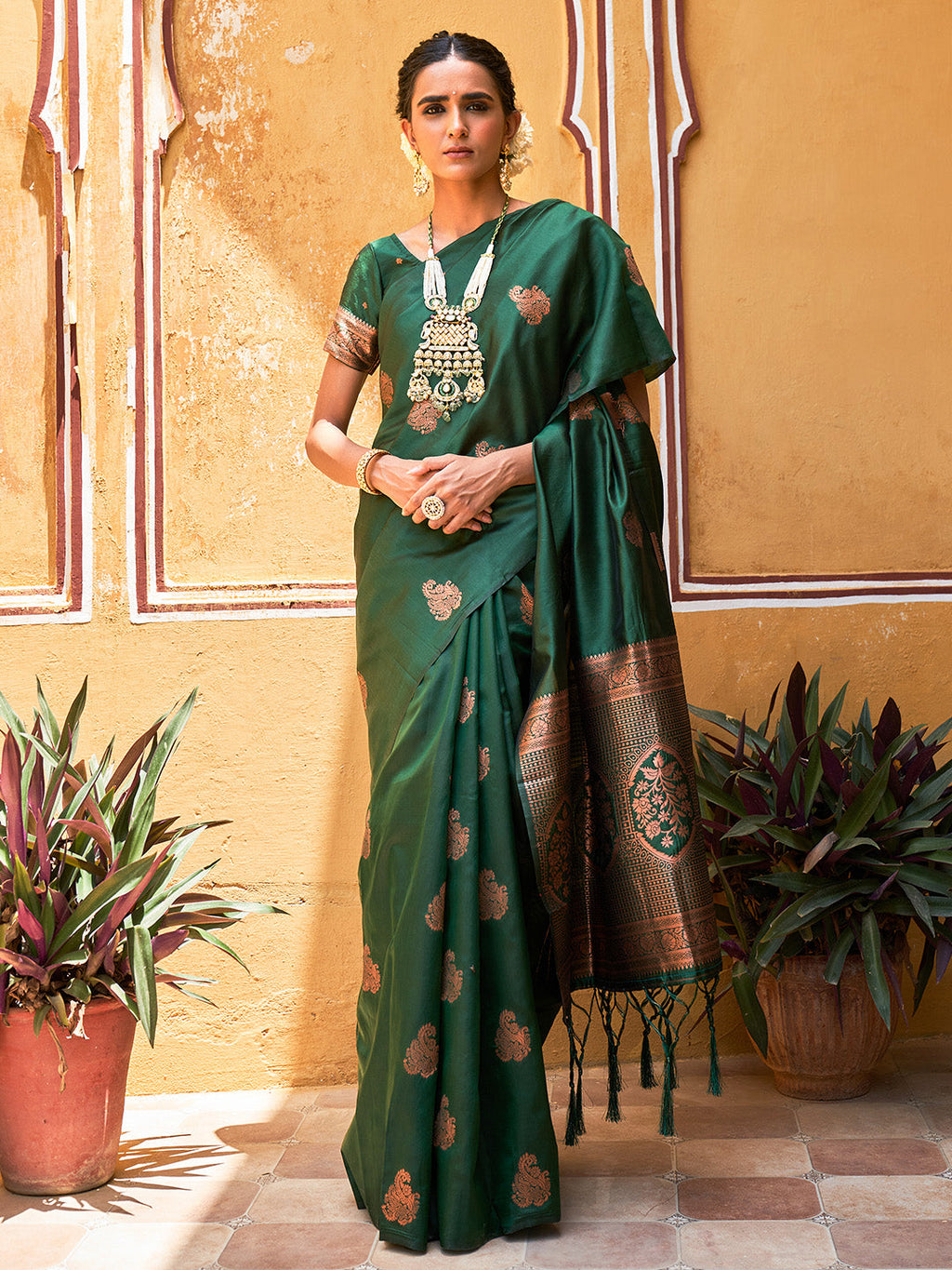 Janasya Green Kanjeevaram Silk Woven Ethnic Motifs Kanjeevaram Silk Saree