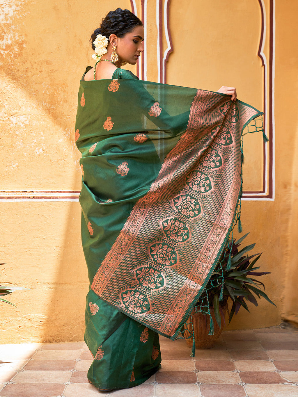 Janasya Green Kanjeevaram Silk Woven Ethnic Motifs Kanjeevaram Silk Saree