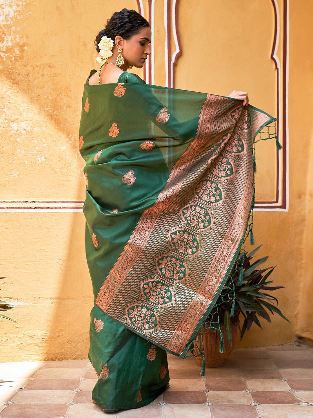 Janasya Green Kanjeevaram Silk Woven Ethnic Motifs Kanjeevaram Silk Saree