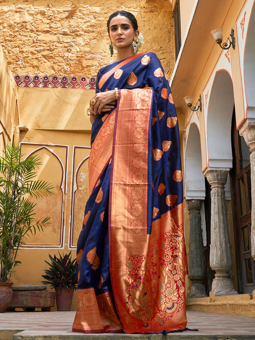 Janasya Navy Blue Silk Blend Woven Ethnic Motifs Woven Design Saree