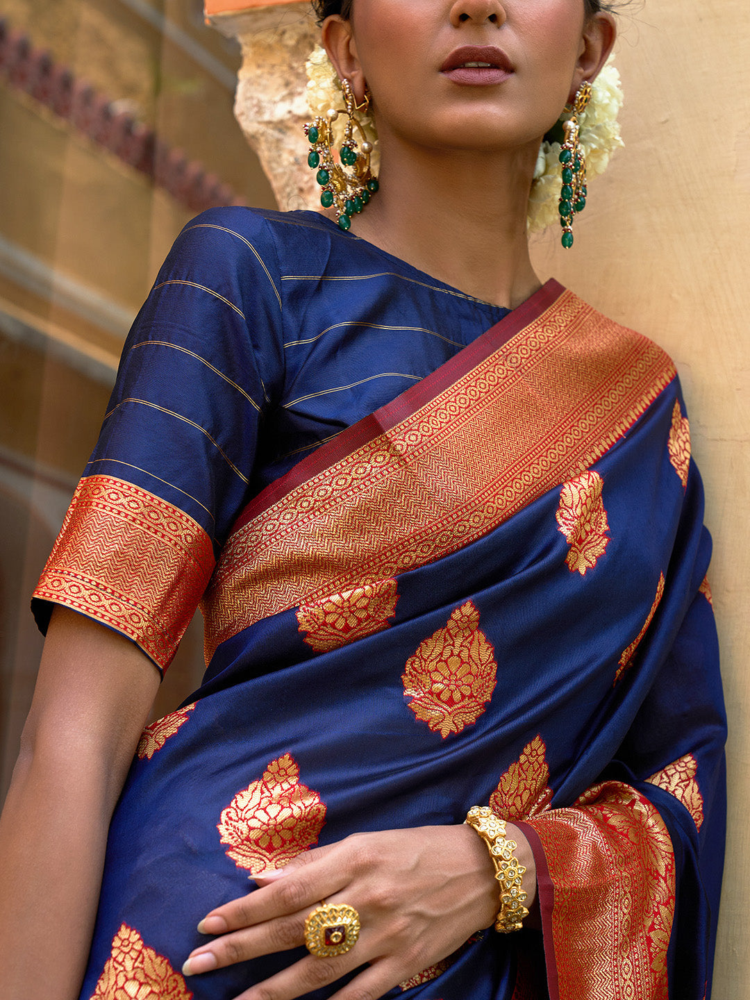 Janasya Navy Blue Silk Blend Woven Ethnic Motifs Woven Design Saree