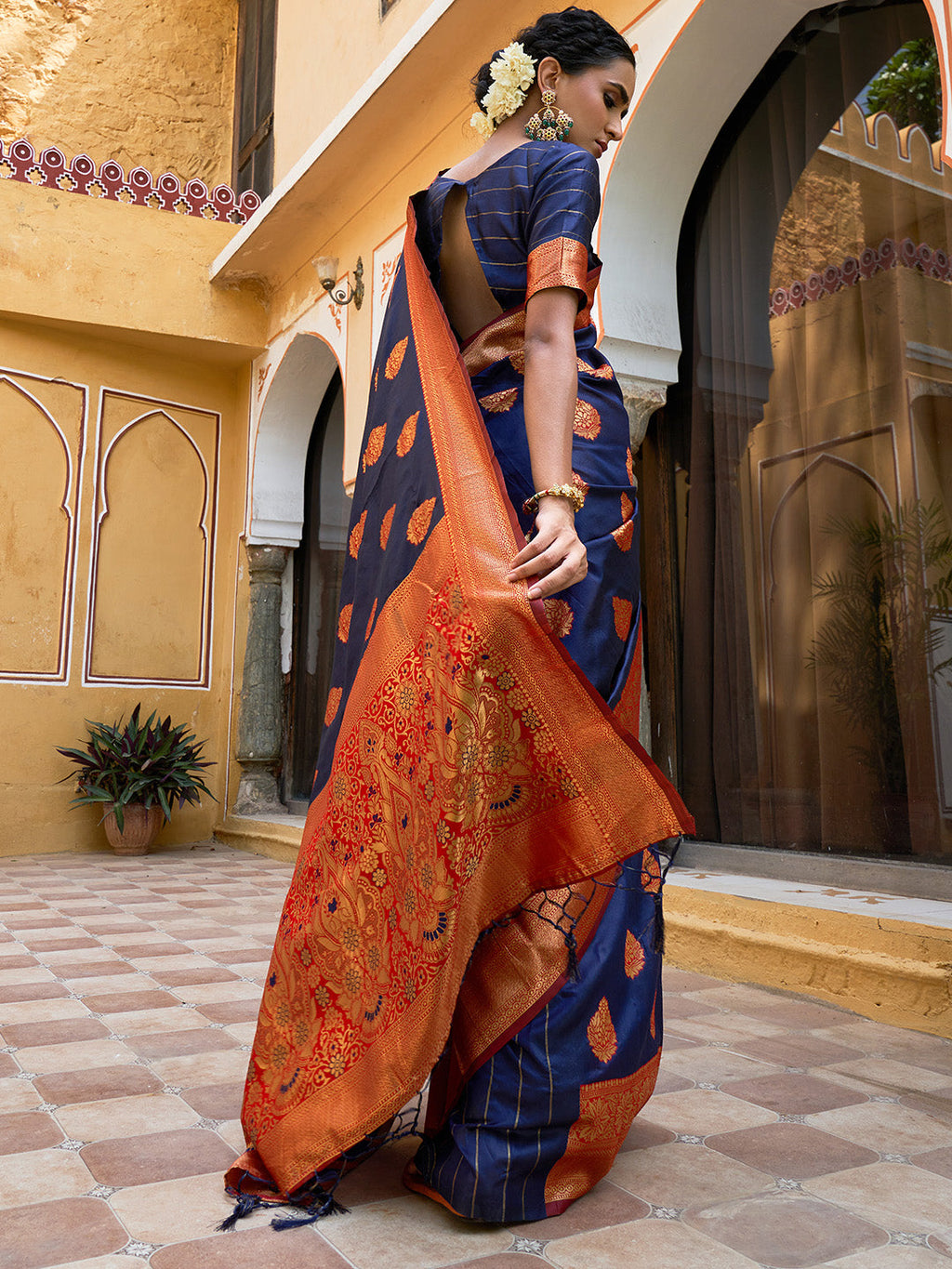 Janasya Navy Blue Silk Blend Woven Ethnic Motifs Woven Design Saree