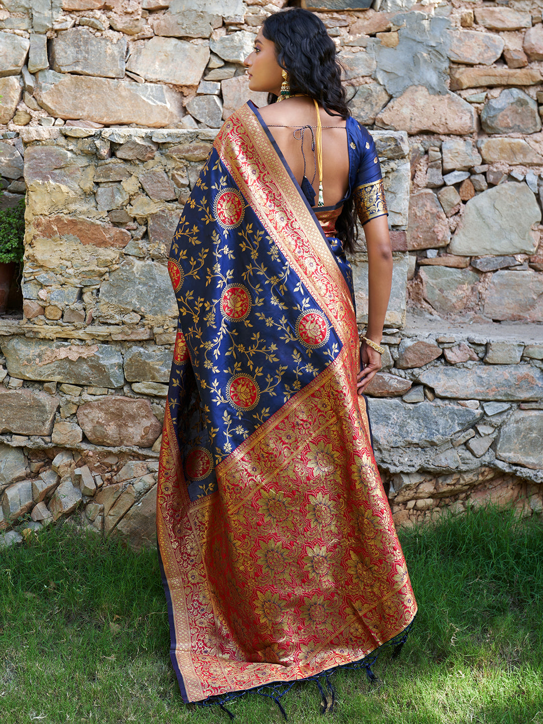 Janasya Navy Blue Silk Blend Woven Jaal Motif Woven Design Saree - Distacart
