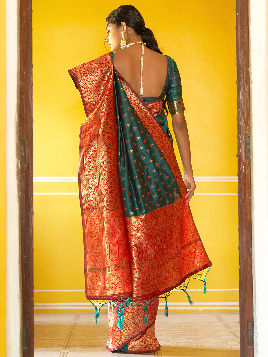Janasya Green Silk Blend Woven Ethnic Motifs Woven Design Saree - Distacart