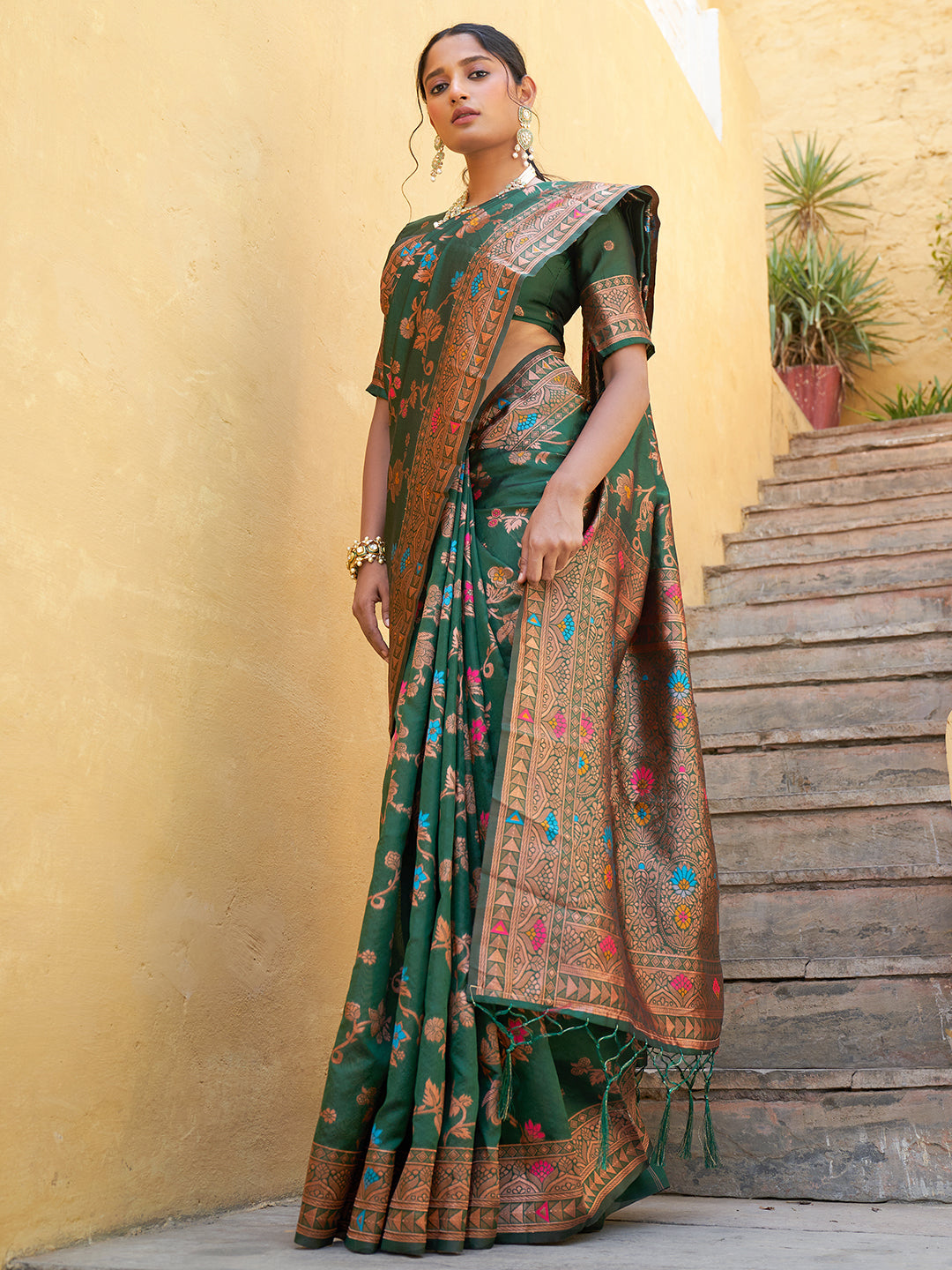 Janasya Green Banarasi Silk Woven Dual Tone Floral Design Banarasi Silk Saree