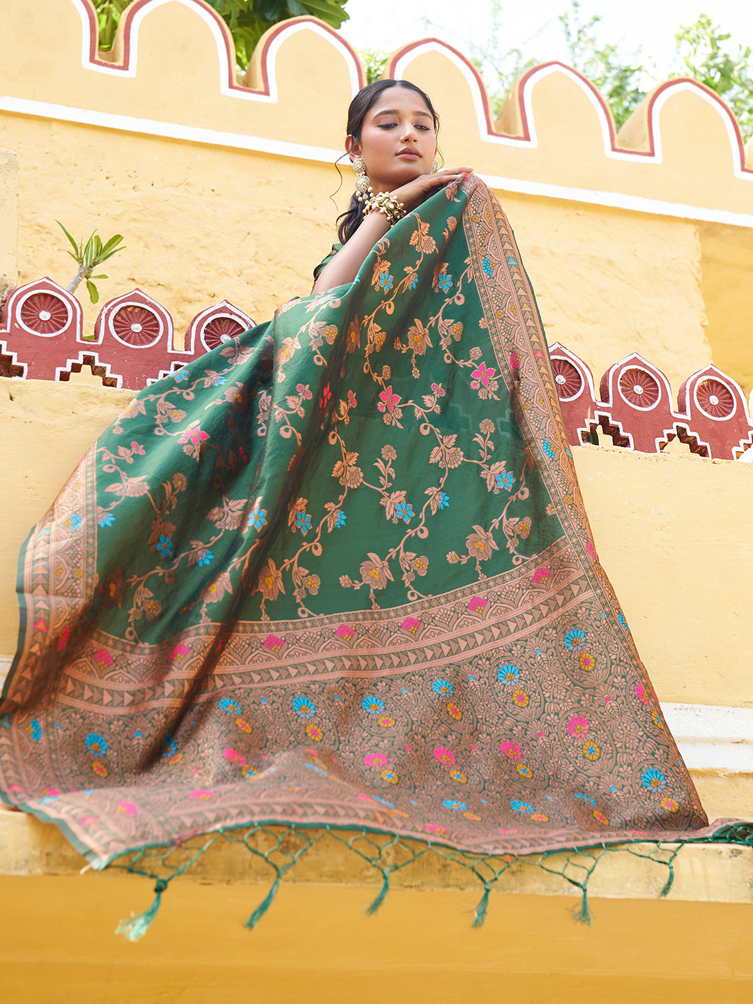 Janasya Green Banarasi Silk Woven Dual Tone Floral Design Banarasi Silk Saree
