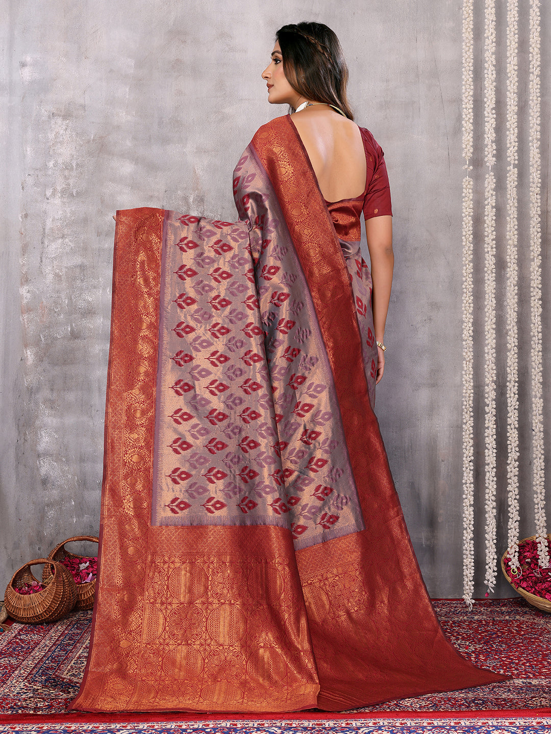 Janasya Grey & Maroon Silk Blend Ethnic Motifs Kanjivaram Saree - Distacart