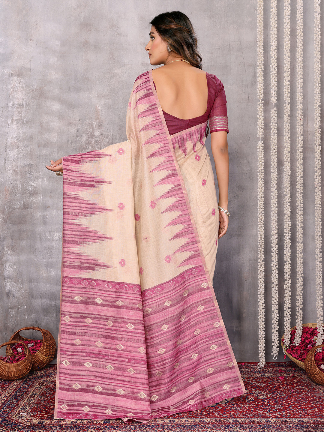 Janasya Beige & Mauve Cotton Linen Geometric Woven Saree - Distacart