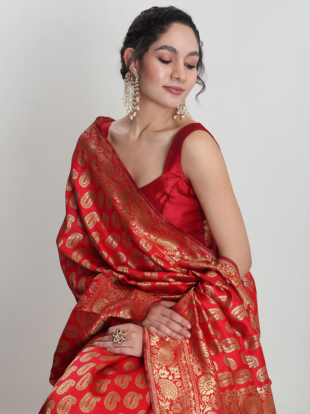 Janasya Red Silk Blend Paisley Jacquard Saree - Distacart