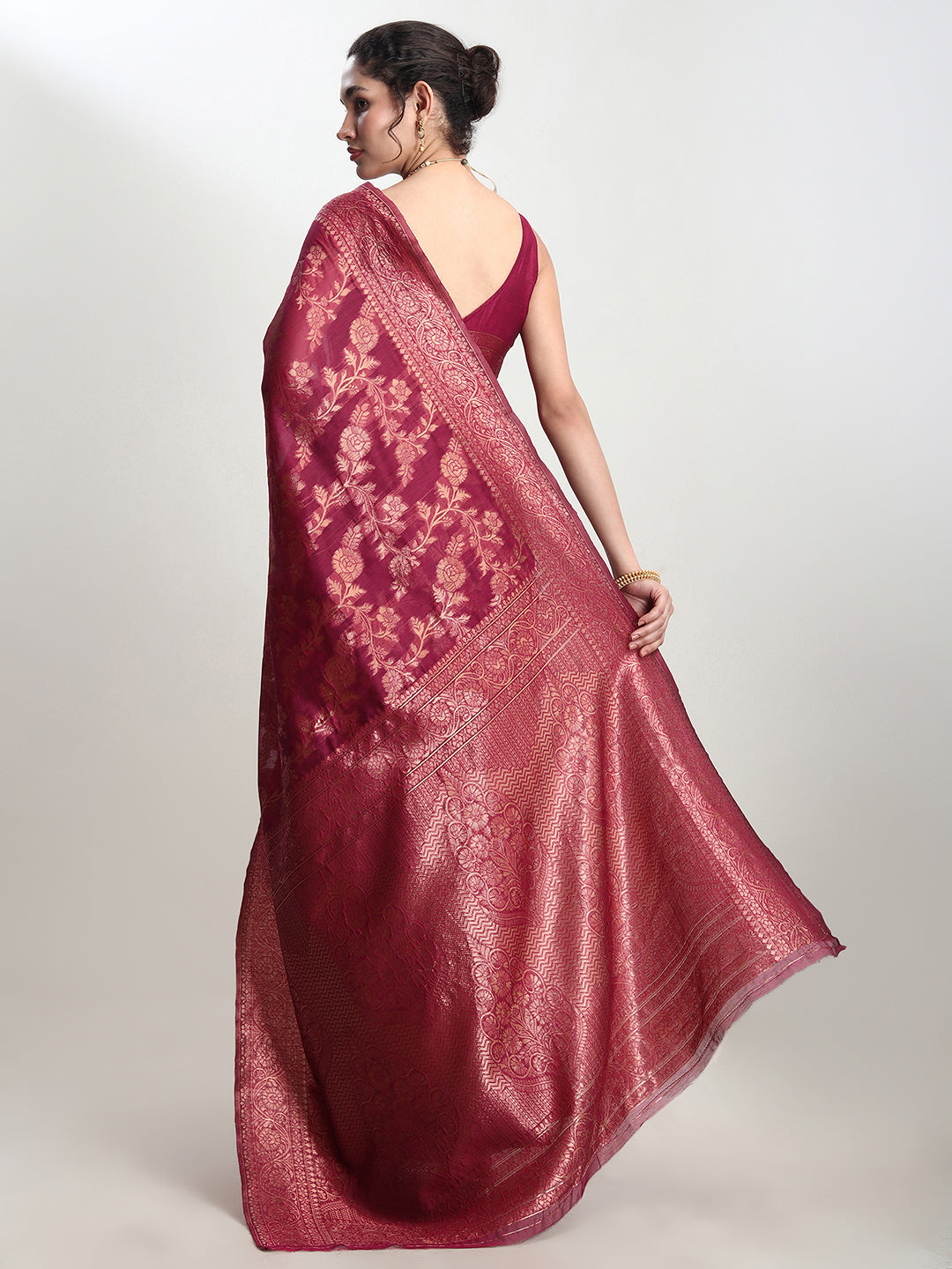Janasya Magenta Silk Blend Floral Jacquard Saree - Distacart