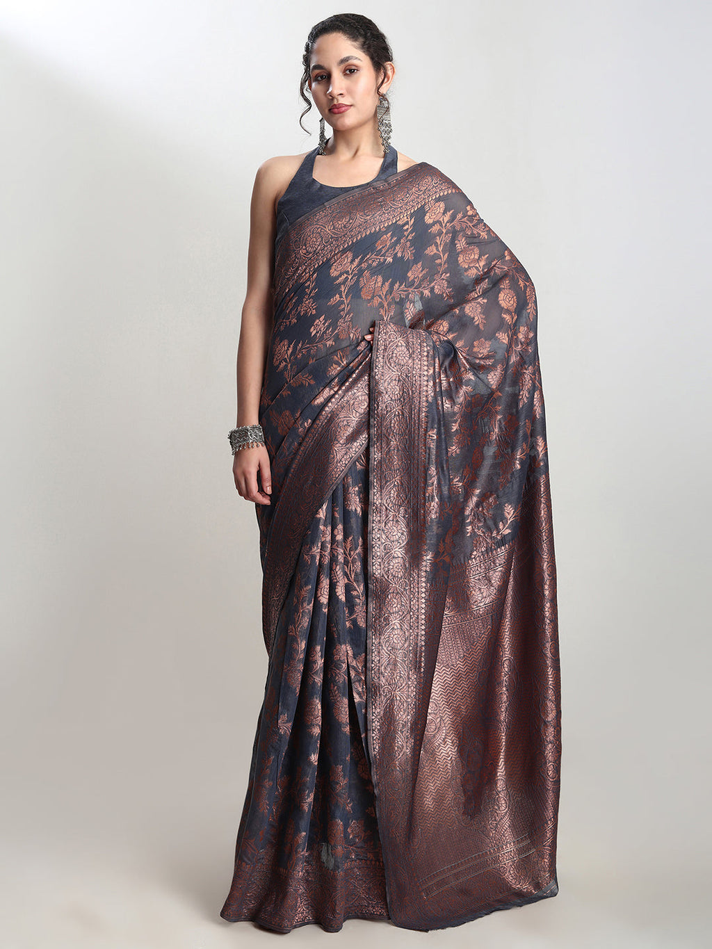 Janasya Grey Silk Blend Floral Jacquard Saree - Distacart