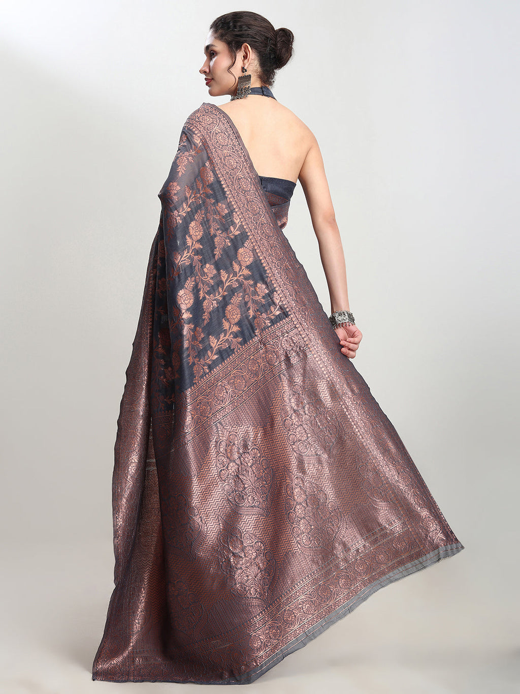 Janasya Grey Silk Blend Floral Jacquard Saree - Distacart