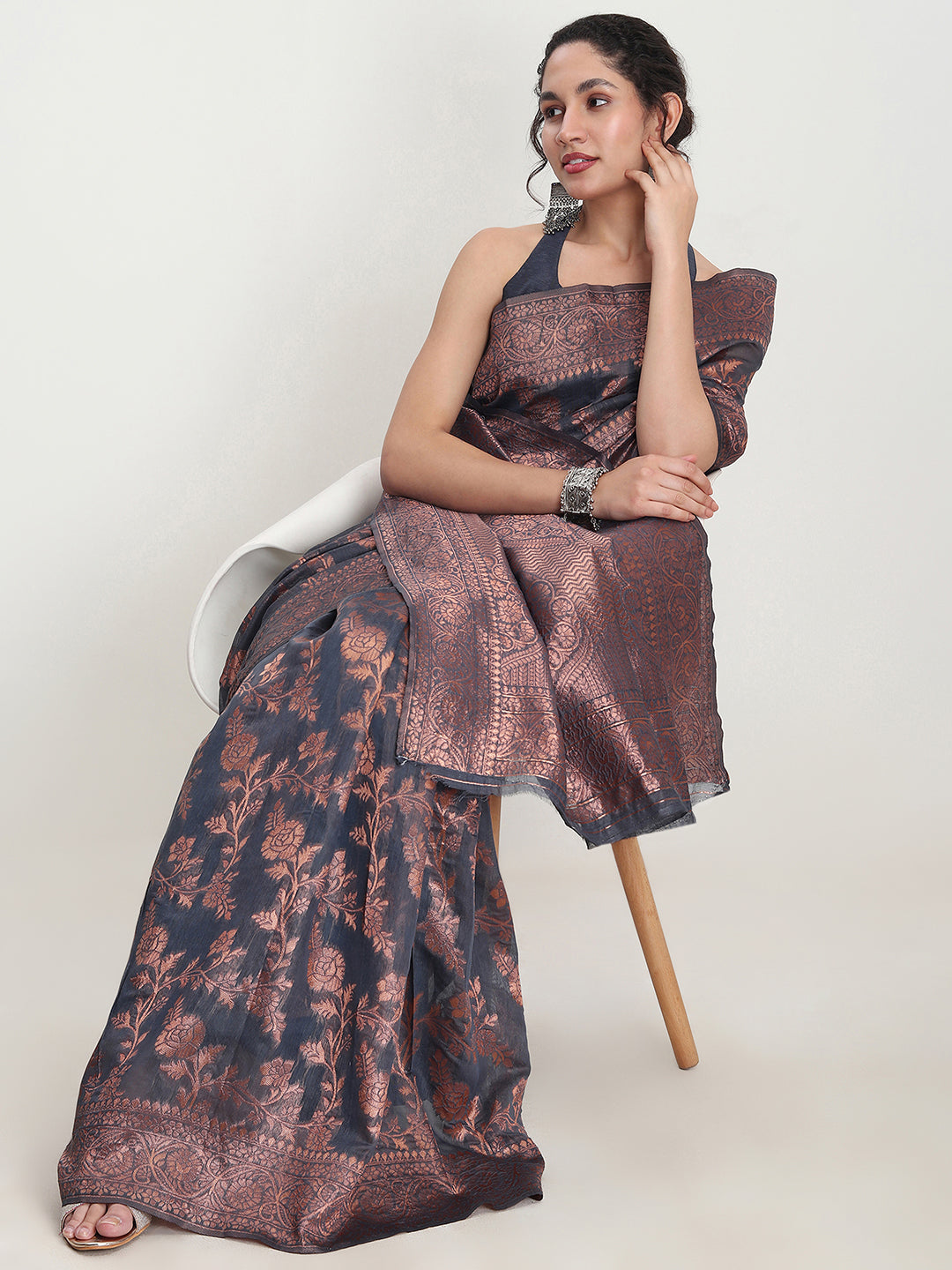 Janasya Grey Silk Blend Floral Jacquard Saree - Distacart