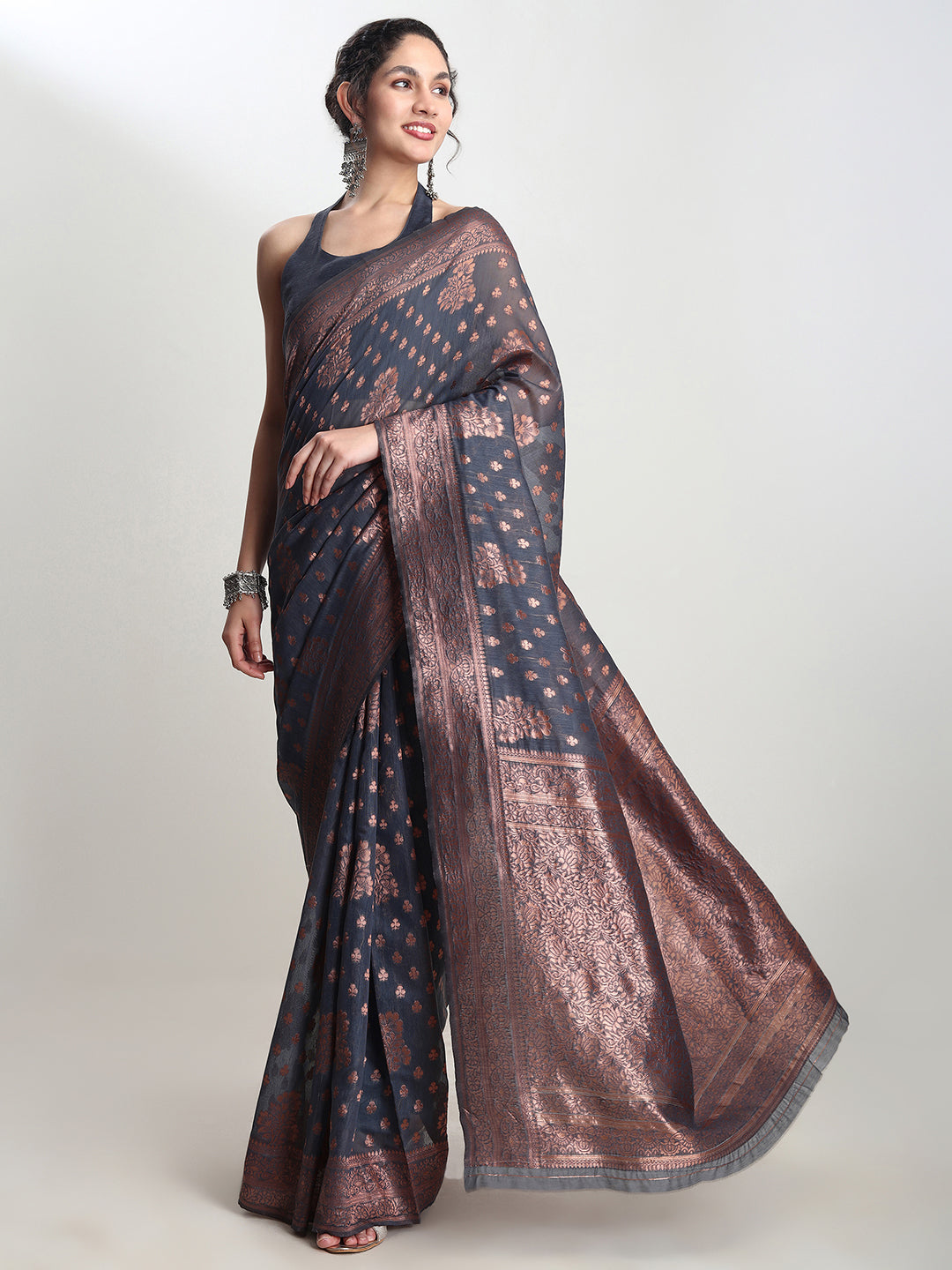 Janasya Grey Silk Blend Floral Jacquard Saree - Distacart
