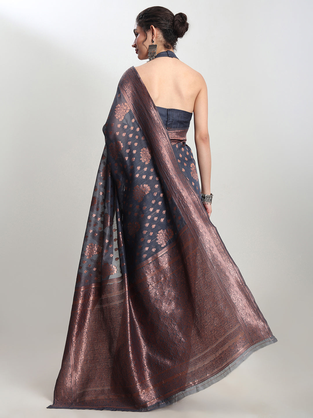 Janasya Grey Silk Blend Floral Jacquard Saree - Distacart
