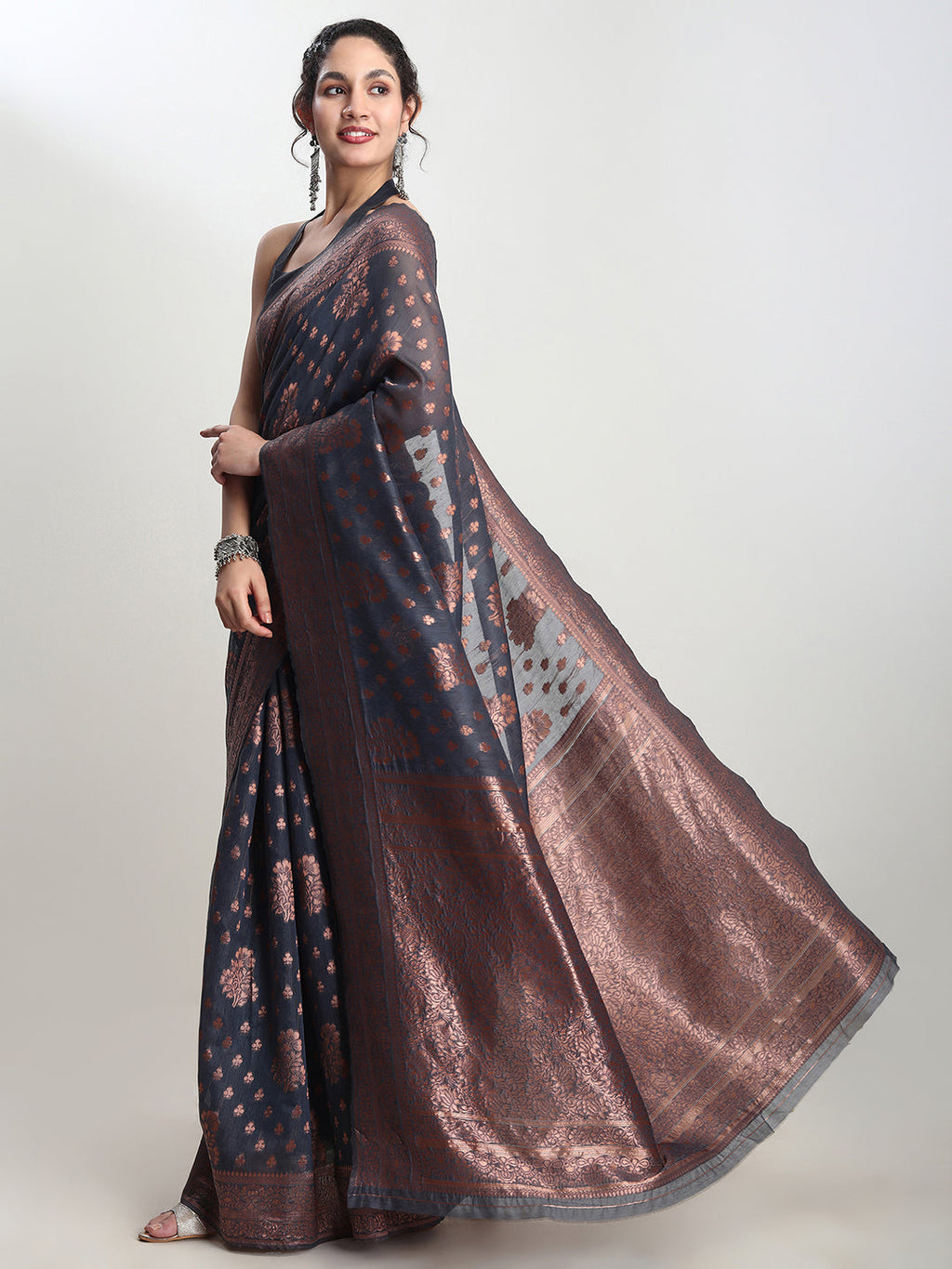Janasya Grey Silk Blend Floral Jacquard Saree - Distacart