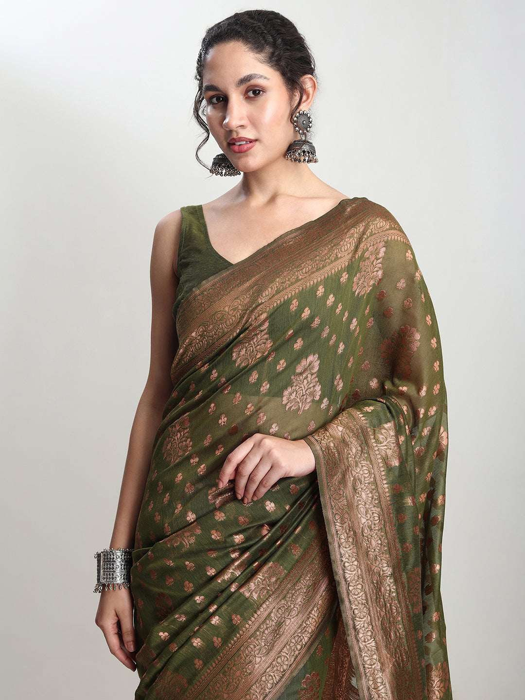 Janasya Green Silk Blend Floral Jacquard Saree - Distacart