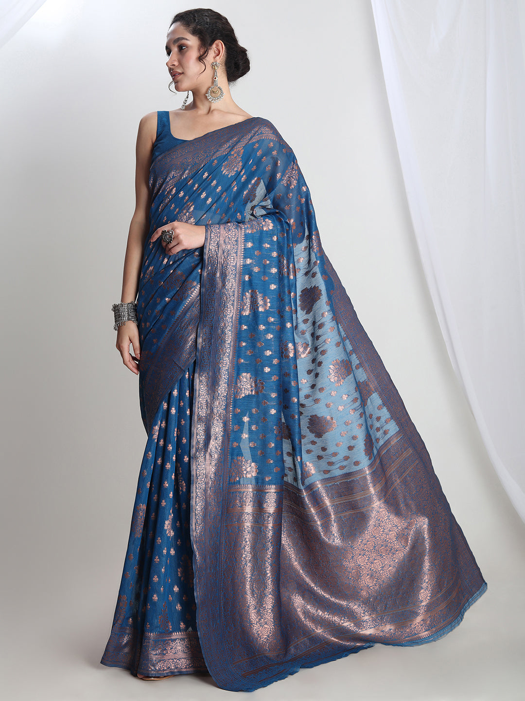 Janasya Teal Blue Silk Blend Floral Jacquard Saree - Distacart
