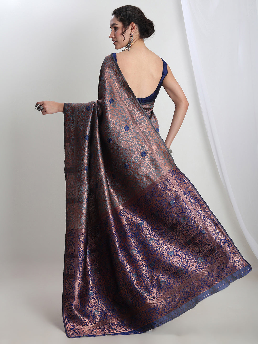 Janasya Grey Silk Blend Floral Jacquard Saree - Distacart