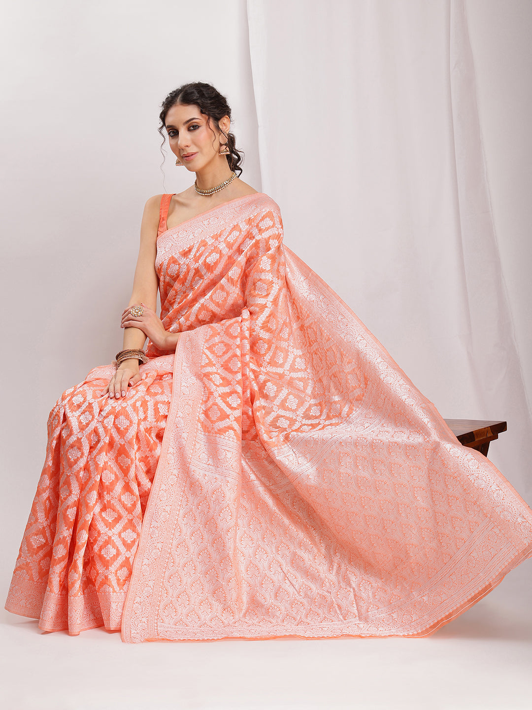 Janasya Peach Silk Blend Floral Jacquard Saree - Distacart