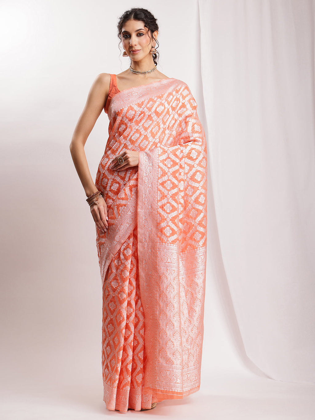 Janasya Peach Silk Blend Floral Jacquard Saree - Distacart