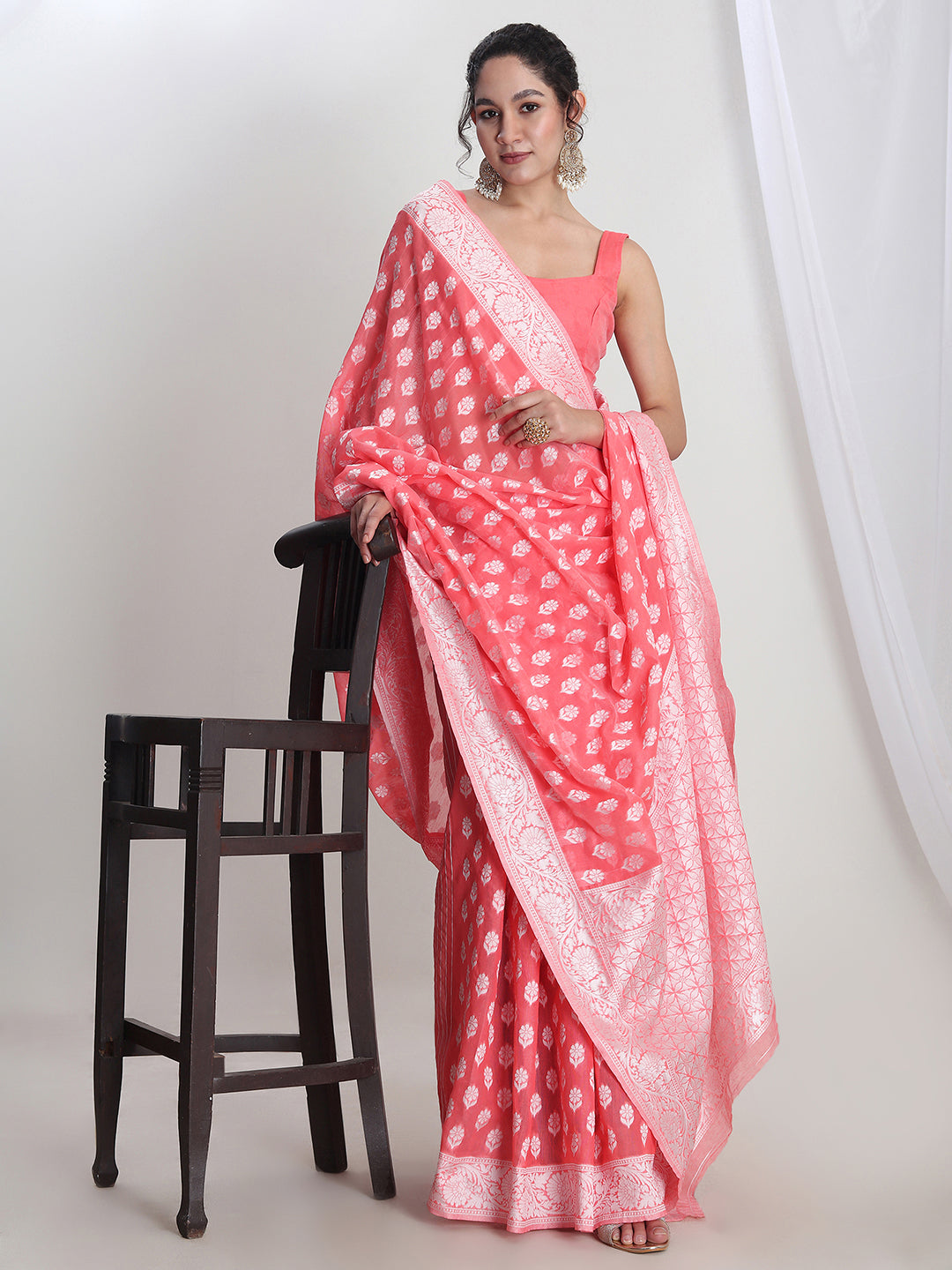 Janasya Coral Silk Blend Floral Jacquard Saree - Distacart