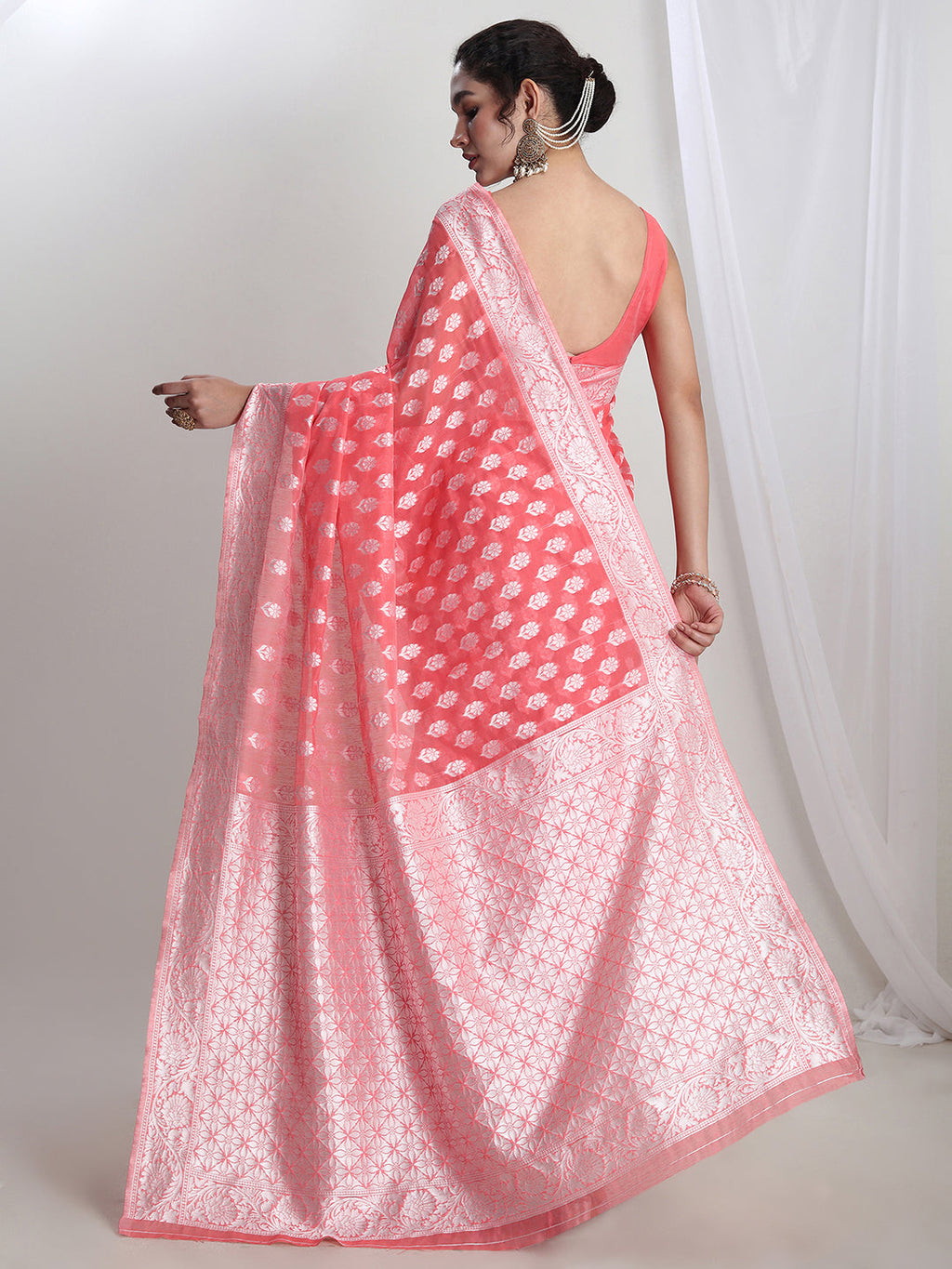 Janasya Coral Silk Blend Floral Jacquard Saree - Distacart