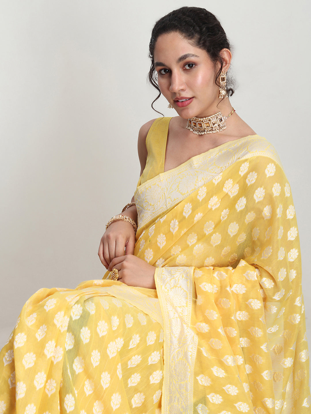 Janasya Yellow Silk Blend Floral Jacquard Saree - Distacart