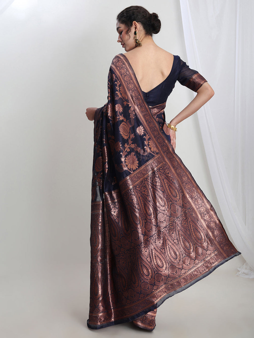 Janasya Navy Blue Silk Blend Floral Jacquard Saree - Distacart