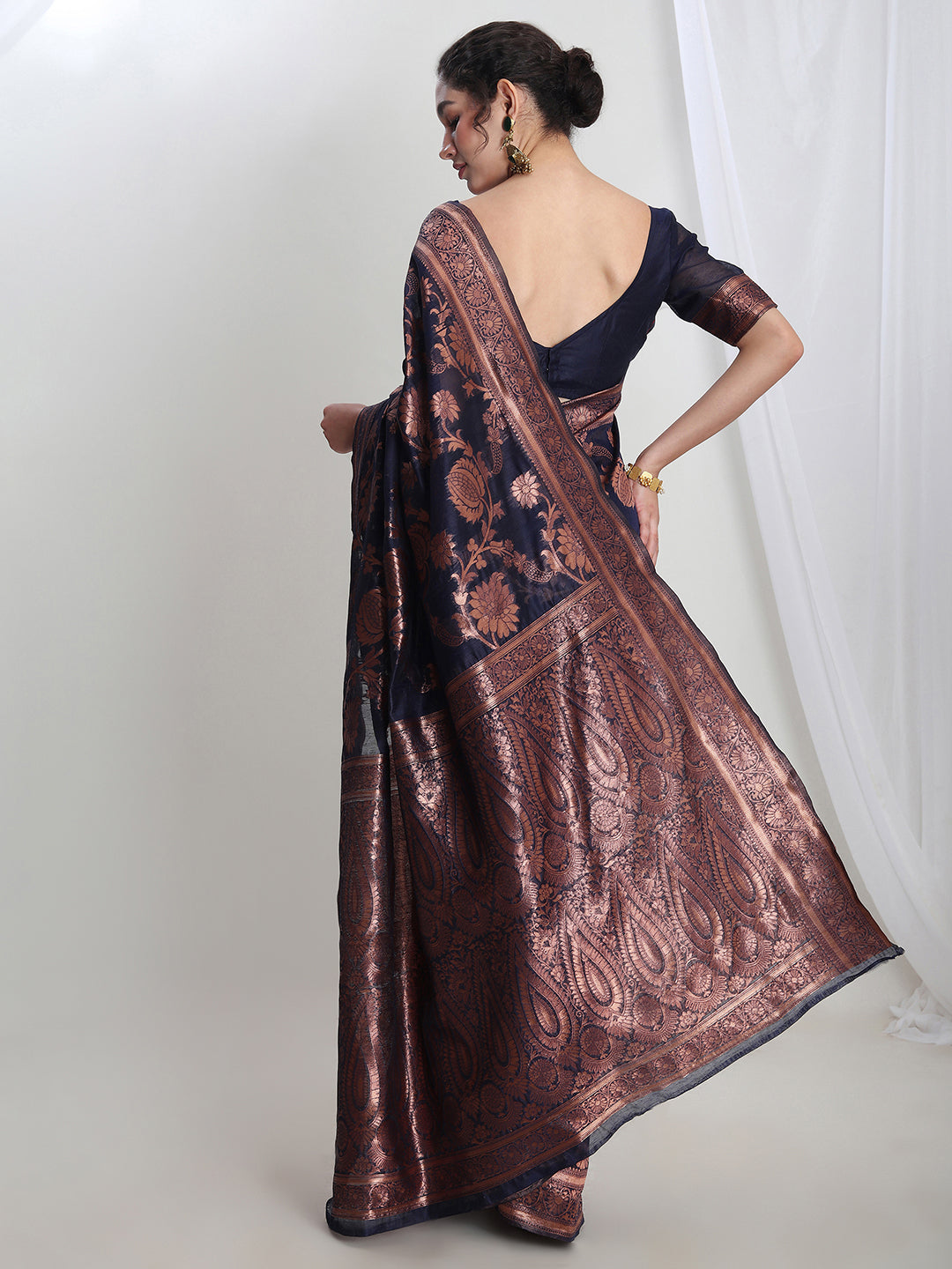 Janasya Navy Blue Silk Blend Floral Jacquard Saree - Distacart