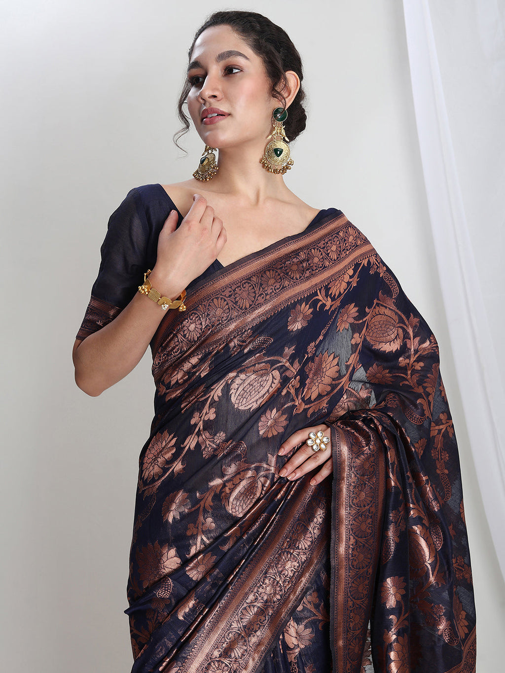 Janasya Navy Blue Silk Blend Floral Jacquard Saree - Distacart