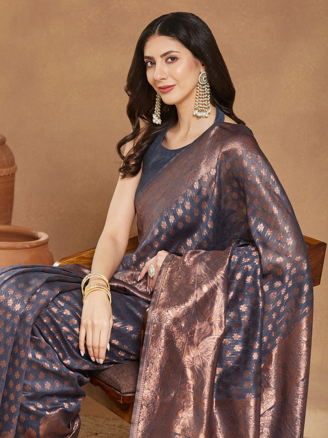 Janasya Dark Grey Silk Blend Floral Jacquard Saree - Distacart