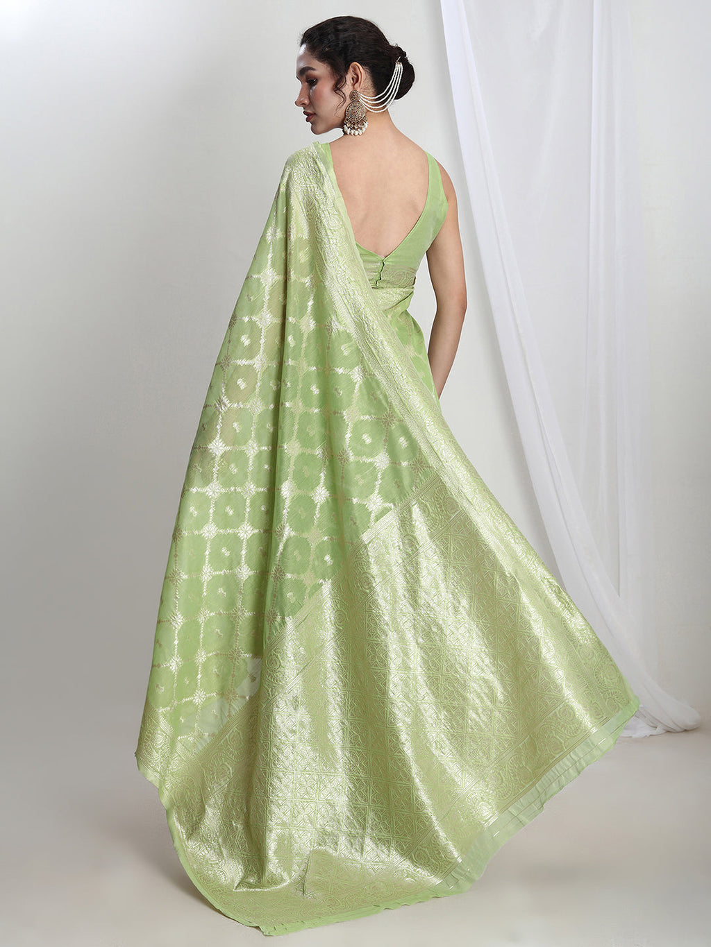 Janasya Light Green Silk Blend Geometric Jacquard Saree - Distacart