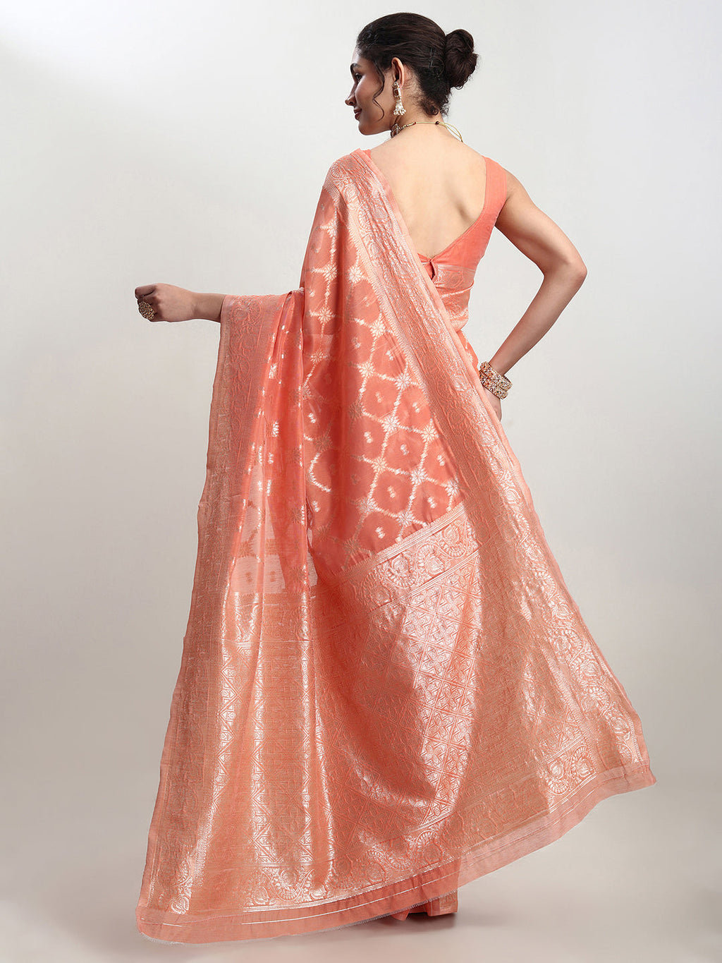 Janasya Peach Silk Blend Geometric Jacquard Saree - Distacart