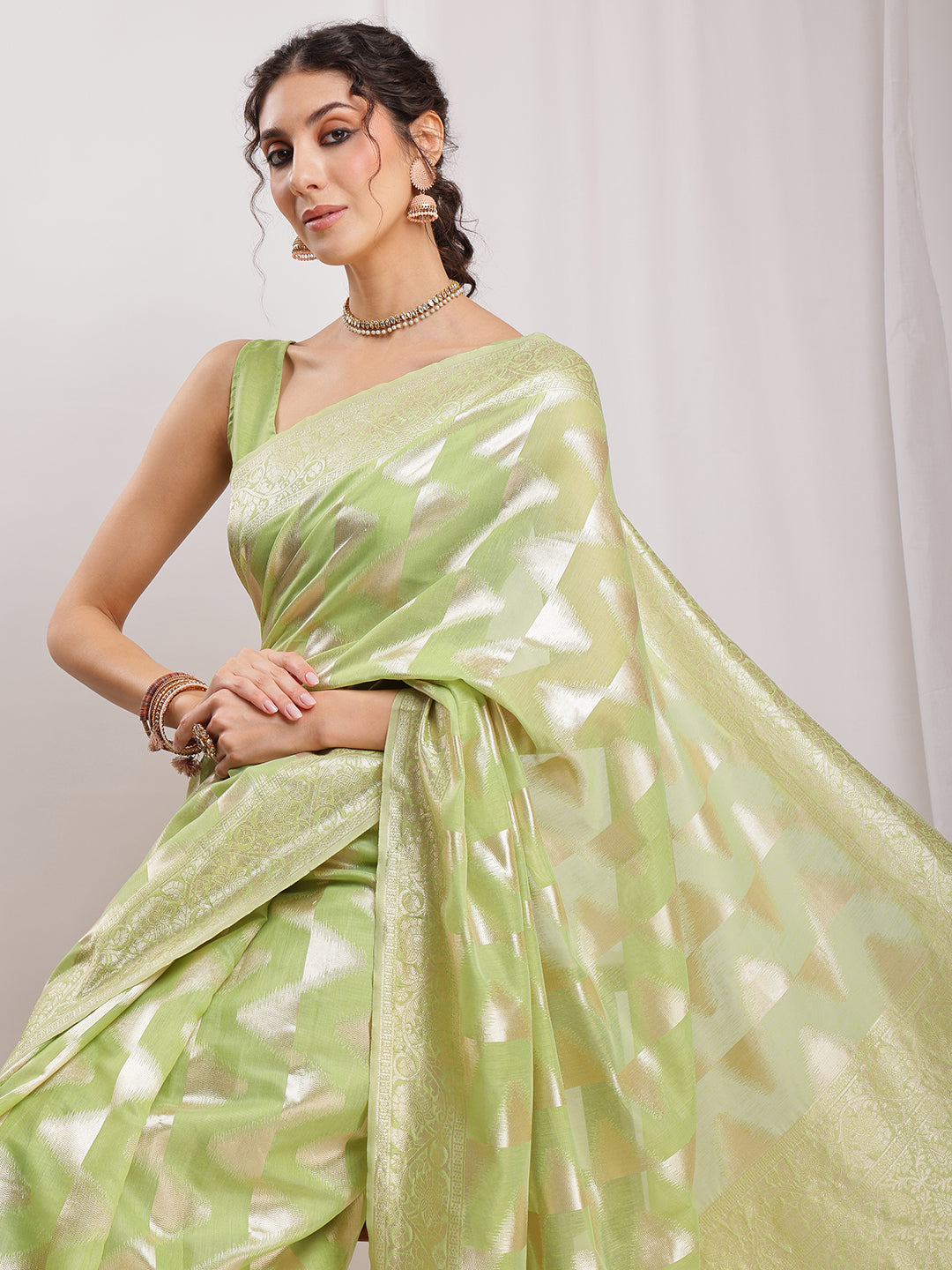 Janasya Navy Blue Silk Blend Geometric Jacquard Saree - Distacart