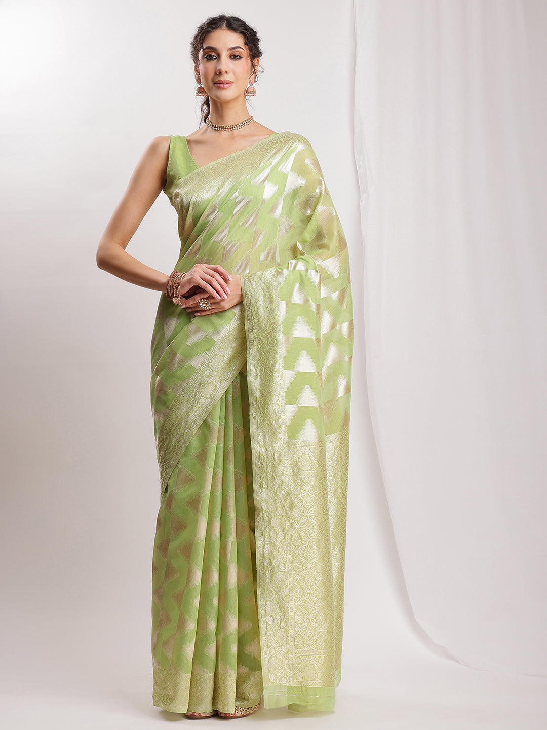 Janasya Navy Blue Silk Blend Geometric Jacquard Saree - Distacart