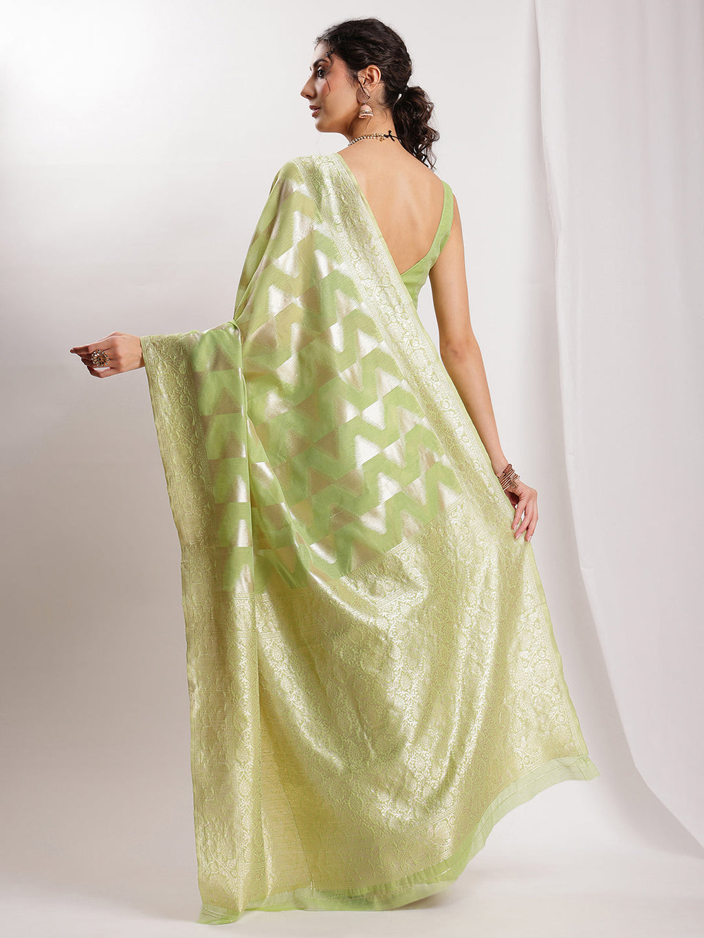 Janasya Navy Blue Silk Blend Geometric Jacquard Saree - Distacart