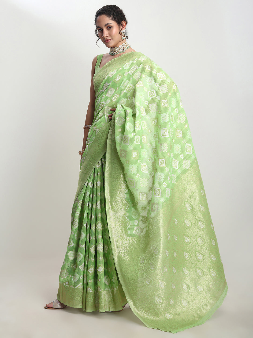 Janasya Green Silk Blend Geometric Jacquard Saree - Distacart