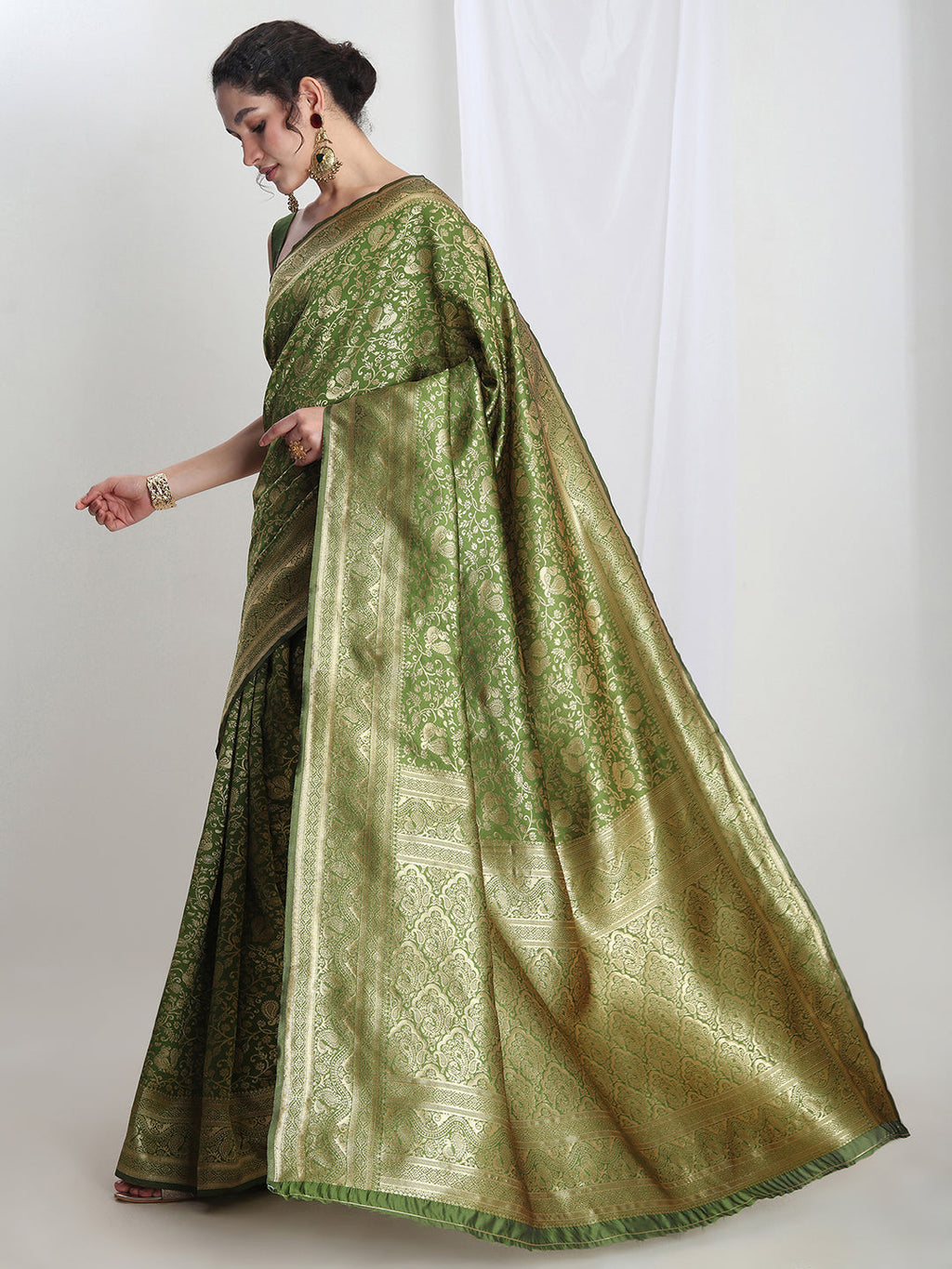 Janasya Green Silk Blend Floral Jacquard Saree - Distacart